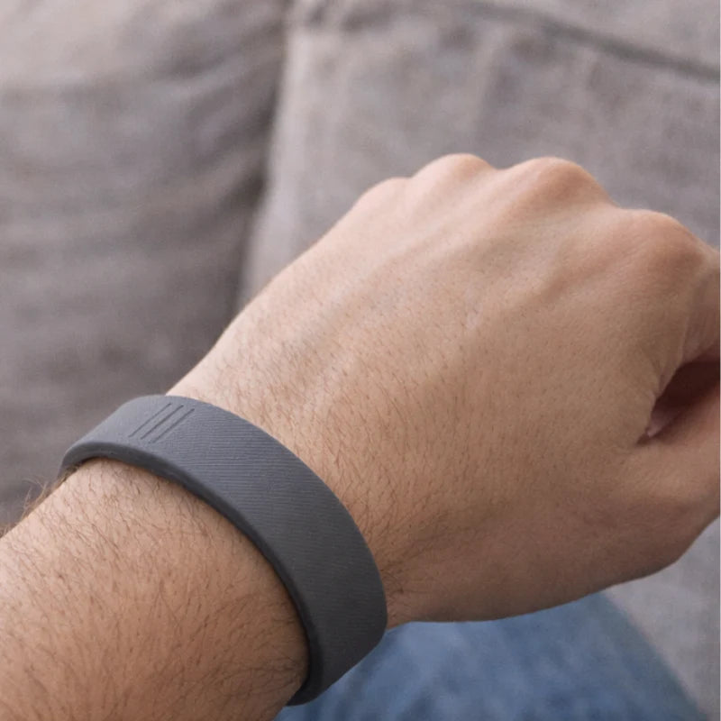 Sessiz Titreşimli Akıllı Bileklik – Ağır Uyuyanlar İçin Etkili ve Partner Dostu Alarm